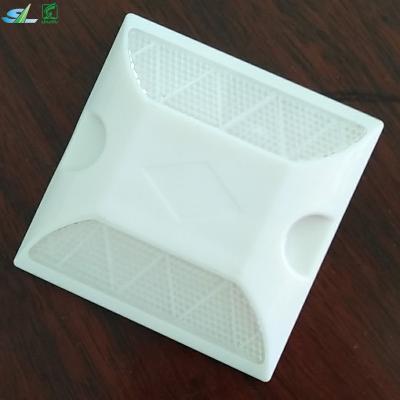 China Plastic Road Marking Reflectors Stud Road Marking Reflectors Double Side Box Available Double Side Reflection for sale