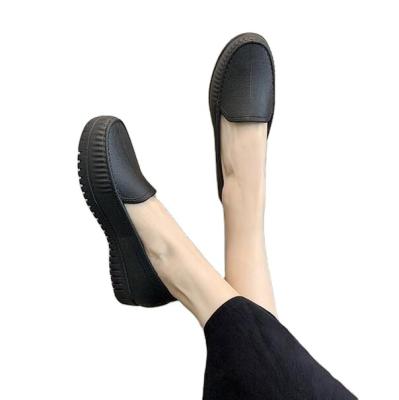 China Comfortable Walking Nursing Deodorization Women's Shoes Slip On Nurse Restaurant Work Lightweight Leather Loafers for sale