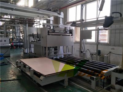 Cina Breve linea automatica della laminazione del ciclo, macchina del laminato del bordo del MDF/HDF/PB in vendita