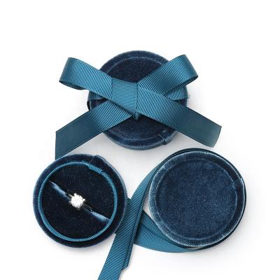 China Classic Elegant Vintage Blue Velvet Ring Box Gift Packaging Box Luxury Velvet Box For Jewelry Round Cute Blue Velvet Gift Vintage for sale