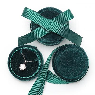 China Classic Elegant Green Luxury Vintage Package Box Gift Box Supplier Luxury Product Custom For Wedding Jewelry Necklace for sale