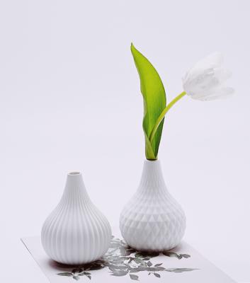 China Oriental Chinese Traditional Small Mouth Tabletop Ceramic Vase for Home Decoration for sale