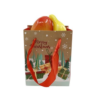 China Wholesale recyclable high qualitylaminated material waterproof and oilproof Christmas paper gift bag for gift packing, jewelry packaging for sale