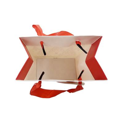 China Recyclable White Card Carrier Handbags Gift Packaging Custom Paper Bag Merry Christmas Logo Printing for sale