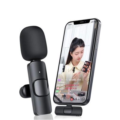 China Headset Microphone for Recording YouTube Live Stream Vlog Auto-Sync Wireless MIC iPad iPhone with 2 Clips Lapel Lavalier Wireless Microphone for sale