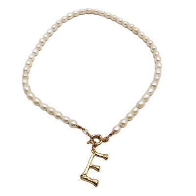 China CLASSIC A-Z CLASSIC Vintage Real Pearl Choker Necklace Vintage Initial Bead Pendant Necklaces GoldColor Freshwater Pearl Pendant Jewelry for sale