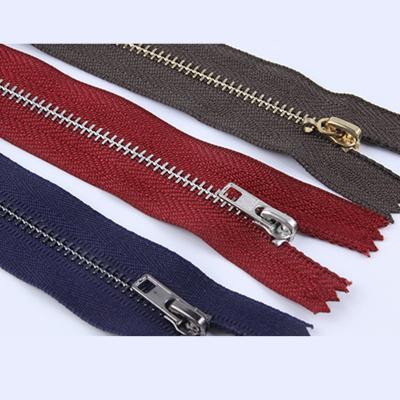 China Viable Wholesale Cheap Price Factory Price Garment Accessories 3# 5# Gold Y Teeth Metal Clogged Zipper For Clothing for sale