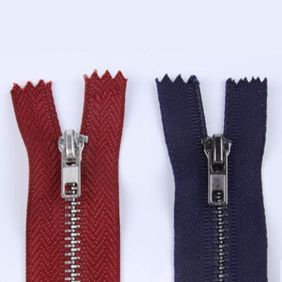 China Durable Matel Fashion Garment Accessories Clogged Y-teeth High Powerful Zipper For Bags&Coats for sale