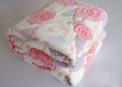 Chine Le double a dégrossi couverture de relief de peluche de flanelle d'automne d'hiver avec la fleur de Rose imprimée à vendre