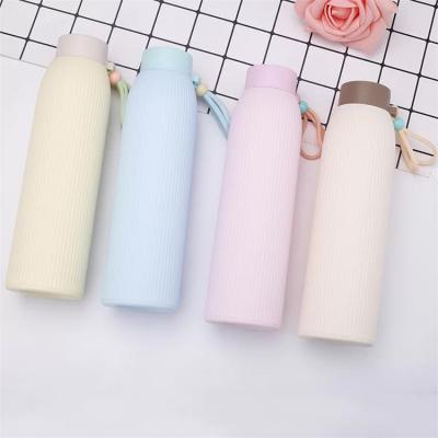 China Environmentally Friendly Material Heat Resistant Glass Water Bottle Durable Excellent Colorful Material With Plastic Cover for sale