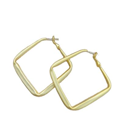 China Personality fashion 4k gold circle temperament earrings female minority for sale