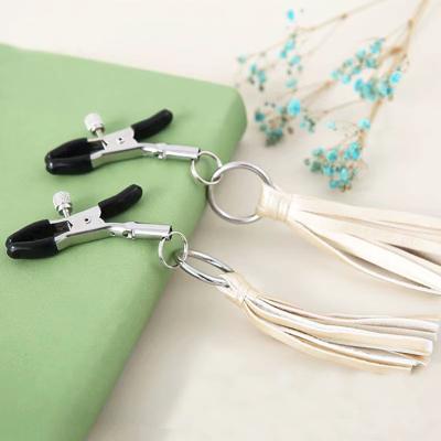 China Beautiful Metal Fashion Metal Nipple Chain Restraints And Decorative Gold Tassel Breast Clamps Nipple Clamps Vagina Clit Clip for sale