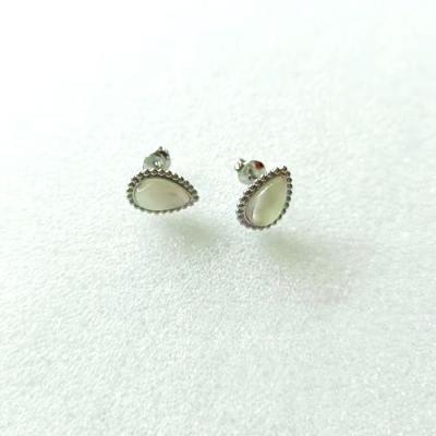 China Fashion Jewelry Gold Plated Brass Women's Simple Temperament Shell Earrings for sale