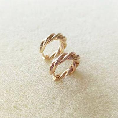 China Fashion Supplier Wholesale 18K Gold Plated Fashion Twist Design Light Surface Stud Earrings for sale