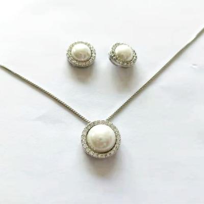 China TRENDY hot sale classic round earring set, ladies fashion pearl jewelry set for sale