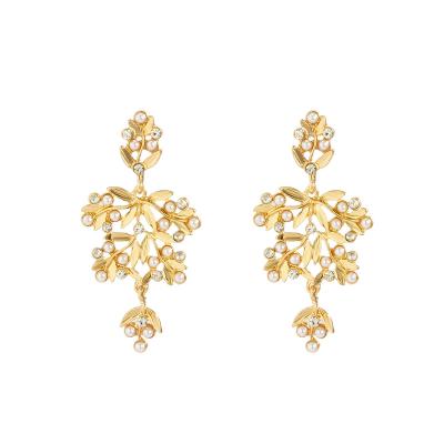 China Vintage Elegant Women Leaf Shape Snowflake Alloy Gold Rhinestone Pearl Dangling Dangle Earrings for sale