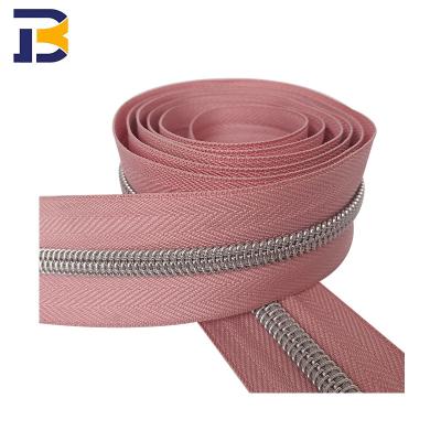 China Auto Lock Factory Wholesale High Quality 5# Rolls Like Close End Luxury Customized Reverse Nylon Zipper for sale