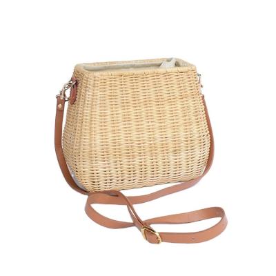 China 2022 Fashion Handbag Messenger Bag Rattan Woven Bag Brown Woven Bag for sale