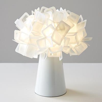 China 2022 NEW EUROPEAN PVU&Ironwork Modern LED Bedroom Read Night Flower Shape Table Lamp for sale