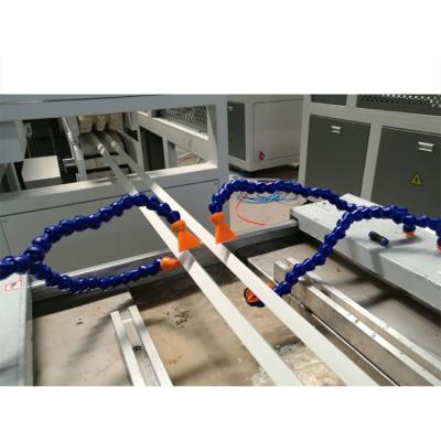 China Plastic Bar PVC UPVC Building Industry Wedge Profile Corner Profile Extrusion Machinery For Home Decoration à venda