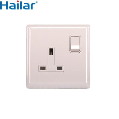 China High quality UK style UK standard 13A light bulb switched socket with PC material for sale