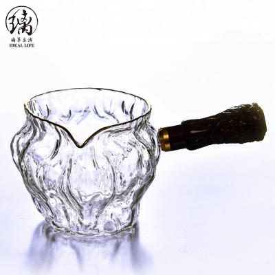 China Sustainable Hot Selling Wholesale Borosilicate Glass Sharing Cup With Wooden Handle for sale