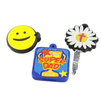 China Promotional Gifts Customized 3D Smiley Gift Design Promotional Rubber Key Chain Plastic Key Cover for sale