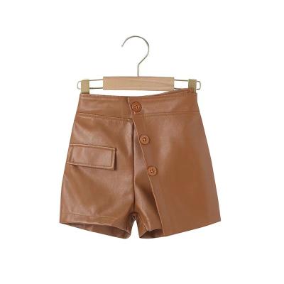 China Color Fade Proof Unique Designer Toddler Girls PU Shorts Solid Brown Buckskin Shorts Spring Autumn Streetwear Girls zu verkaufen