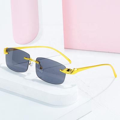 China Luxury Women Sunglasses Retro Sunglasses Fashion Small Men Sunglasses Square Frame Rectangular Metal Frame for sale