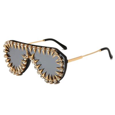 China Wholesale Newest Fashion Sunglasses GM1702C Ins Style Rivet Shading Oversized Sunglasses Women Big Frame Cool Unisex Luxury Sunglasses for sale