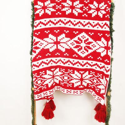 China Non-Toxic Festive Home Decoration 100% Polyester Knitted Christmas Blanket For Winter With Tassels for sale