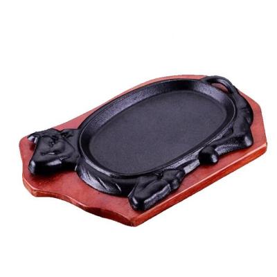 China Durable Cast Iron Sizzler Dish Cow Shaped Sizzling Dish With Wooden Tray Fry Pan Frying Pan for sale