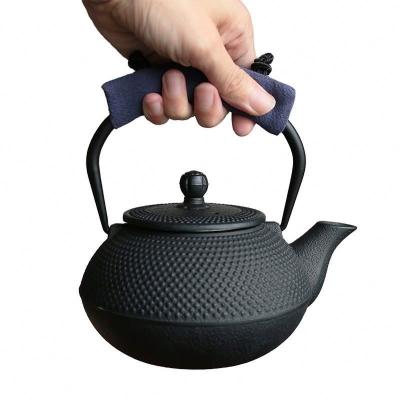 China Durable Black Cotton Cloth Cover Teapot Cast Iron Anti Scalding Handle Heat Insulation for sale