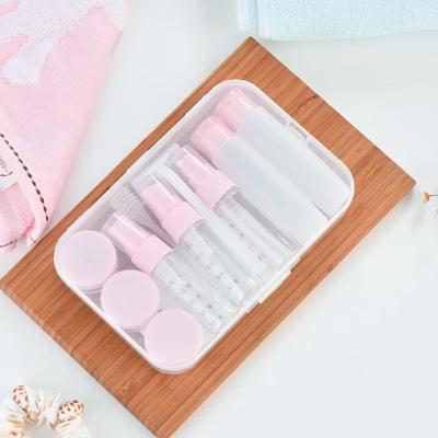 China PACKAGING BEAUTY Makeup Travel Bottle Set Cosmetic Plastic Bottle Spray and Cream Squeeze Bottle Bag and Straw Travel Kit Spray for sale