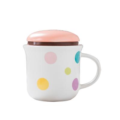 China Viable Cute Macaroon Mug With Lid Creative Coffee Color Candy Mug Household Restaurant Polka Dot Lid Ceramic Water Cup for sale