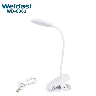 China Desk Light Modern Table Lamp for Room Lighting Study Light for sale