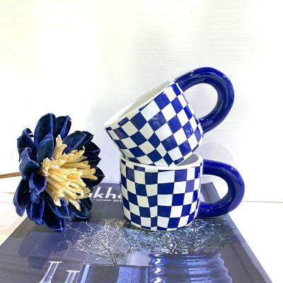 China Viable New Design Checkerboard Pattern Ceramic Coffee Mug Mug With Handle Milk Mug For Girl for sale