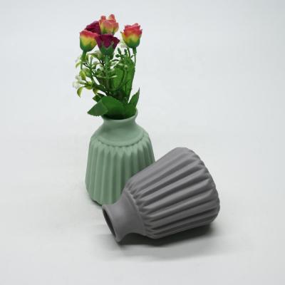 China New modern ceramic flower plant vase classical/postmodern decoration small for sale