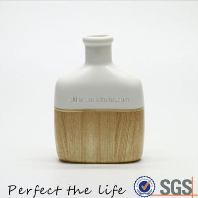 China Beverage Wine Bottle Ceramic Beverage Bottle With Gold Rim for sale