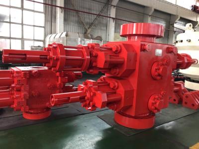 Chine Double obturateur d'éruption forgé de RAM avec les propulseurs tandem avec ouvert de capacité de cisaillement et étroit hydrauliques à vendre