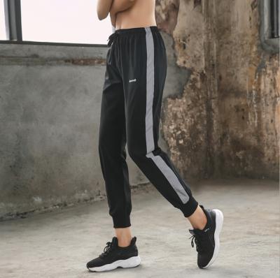 China Polyester Capri Sweatpants For Women Sports Running Casual Cropped Jogger Pants With Pockets for sale