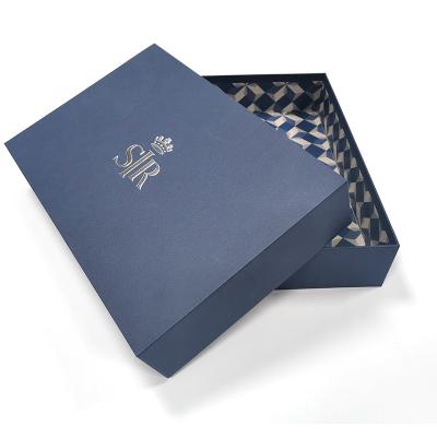 China Recycled Materials Gold Foil Stamp Make Up Gift Box Custom Lip Gloss Packaging Box For Lipstick for sale