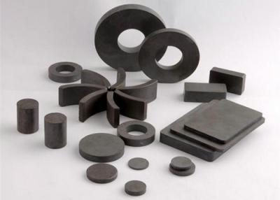 Chine Aimant de ferrite aggloméré par Y30, aimant en céramique pour des pièces de haut-parleur à vendre