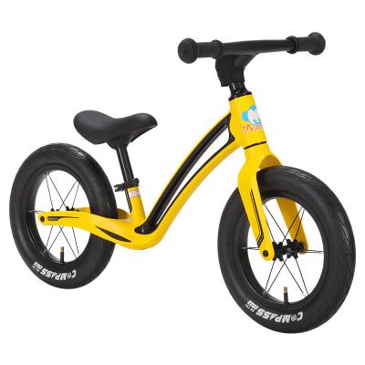 China Flat Earth Montasen Magnesium Alloy 12 Inch Kids Lightweight Portable New Design Child's Balance Bike Ready To Board OEM Cycle for sale