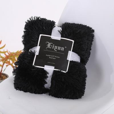 China Luxury Anti-Static Faux Fur Blanket , Fluffy Faux Fur Thick Throw Blanket for sale