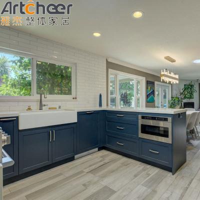 Chine Modern Above Counter Kitchen Cupboards with Glass Door and Granite Countertop Design à vendre