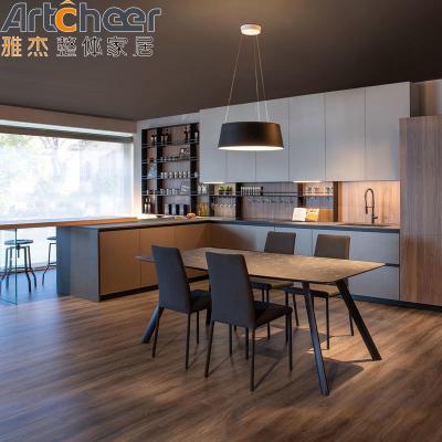 China Modern Style Island u kitchen cabinets E0 Grade Wood Veneer and High Gloss Lacquered Door Panels for sale