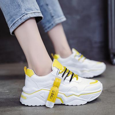 China Cheap Wholesale Women's Light Weight Sports Sneakers Fashion Stock Trend Price Women's Casual Daily Walking Shoes for sale