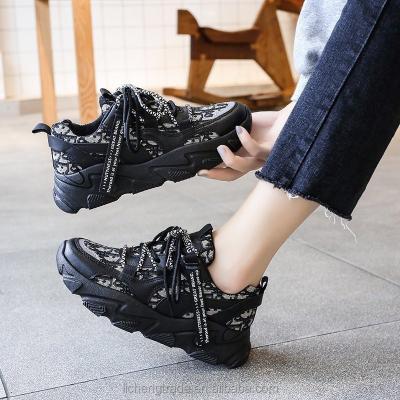 China Fashion Trend Wholesale Ladies Sneakers PU Mesh Sneakers Black Casual Platform Women Stocklot for sale