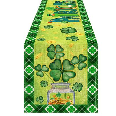 China Custom Size St Patrick's Day Canvas Fabric Table Runner Green Shamrock Shamrock Indoor Outdoor Home Party Decoration Printed Design for sale